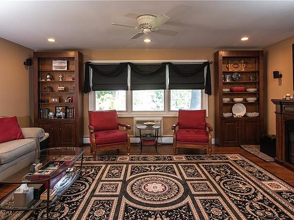 3rd image of 5 Milford Ln APT 7004