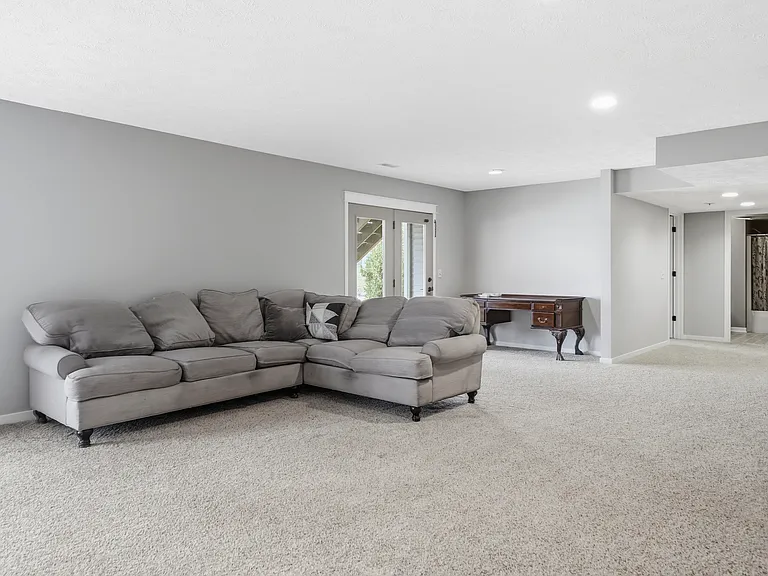 8886 Stonepoint Ct — Photo 37