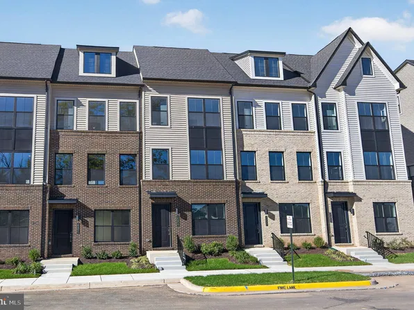 25049 Deselby Sq, Chantilly, VA 20152