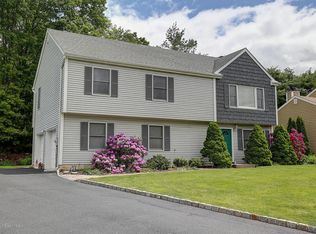 15 Laurel Ct, Byram Township, NJ 07821