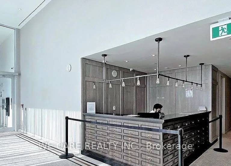 33 Helendale Ave #1407 — Photo 17
