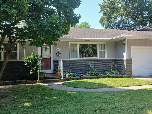 802 Lisa Rd, Pittsburg, KS 66762
