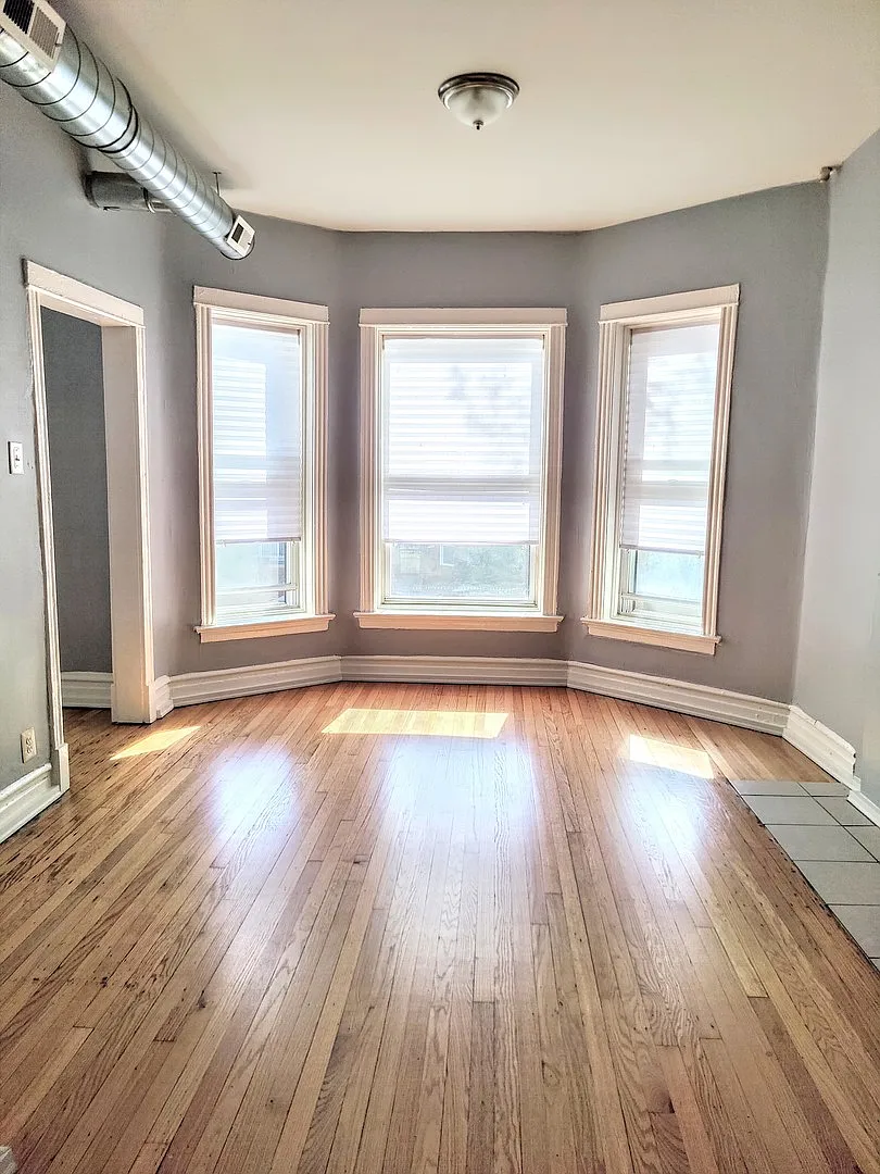 3 bed, $1,600 — Photo 2