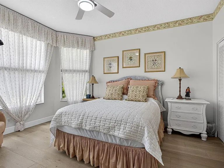 10880 Northgreen Dr — Photo 23