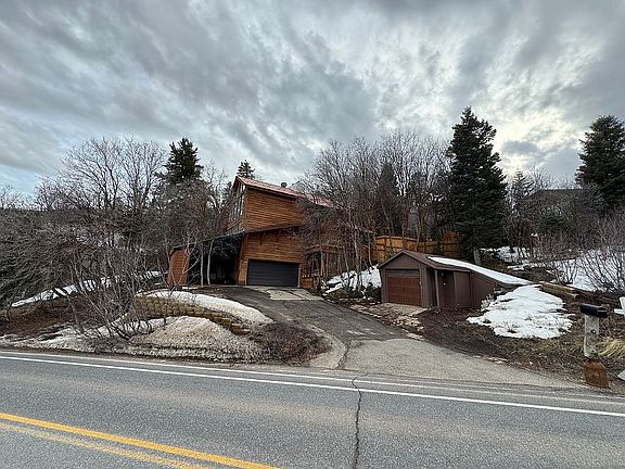 3rd image of 190 Parkview Dr