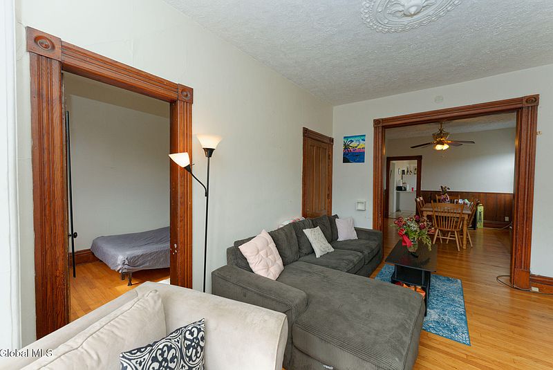 5th image of 415 3rd Street