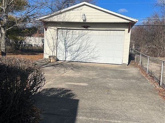 4th image of 4919 Tenshaw Dr