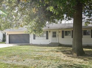 105 Harmony Dr, Marshalltown, IA 50158