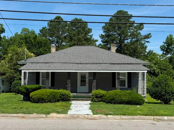 3768 S Walnut St, Farmville, NC 27828
