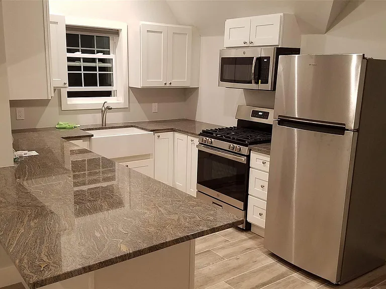 241 E Broadway #4 — Photo 5