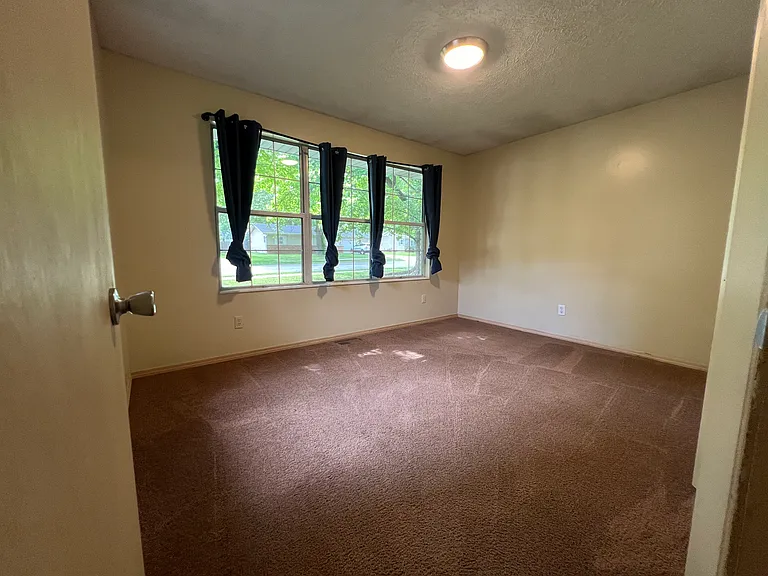 1538 S Saint Marys Ave — Photo 17