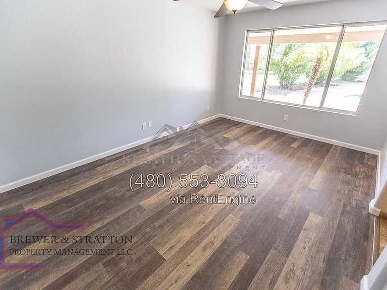 689 W Constitution Dr — Photo 30
