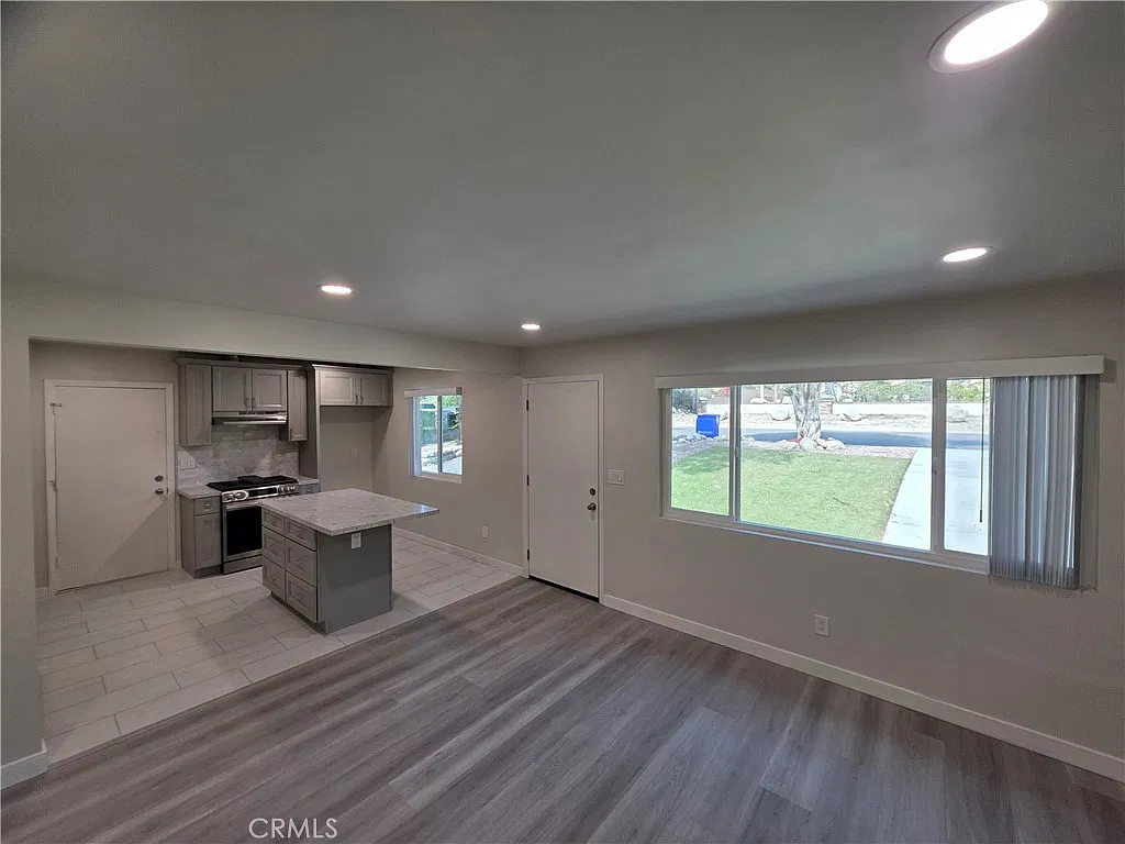 2 bed, 780 sqft, $2,890 — Photo 4