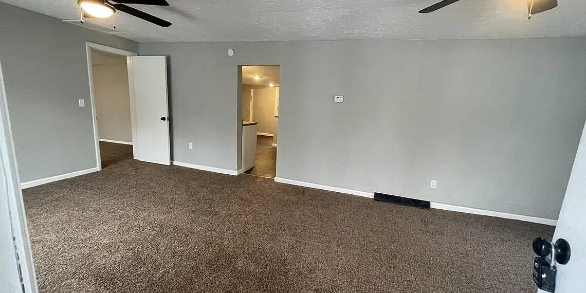 2 bed, 924 sqft, $1,160 — Photo 2