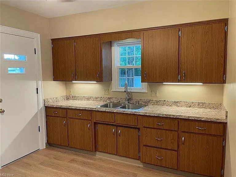 296 Ivy Pl — Photo 7