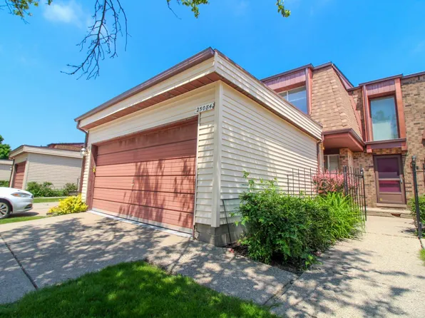 25084 Sherwood Cir, Southfield, MI 48075