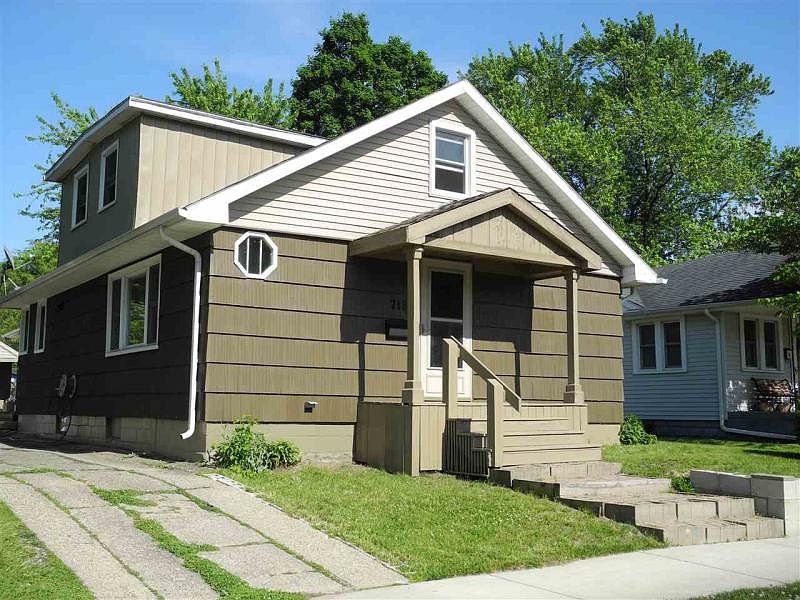 1st image of 718 S Russell Ave
