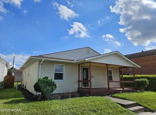 207 E Pearl St, Wapakoneta, OH 45895