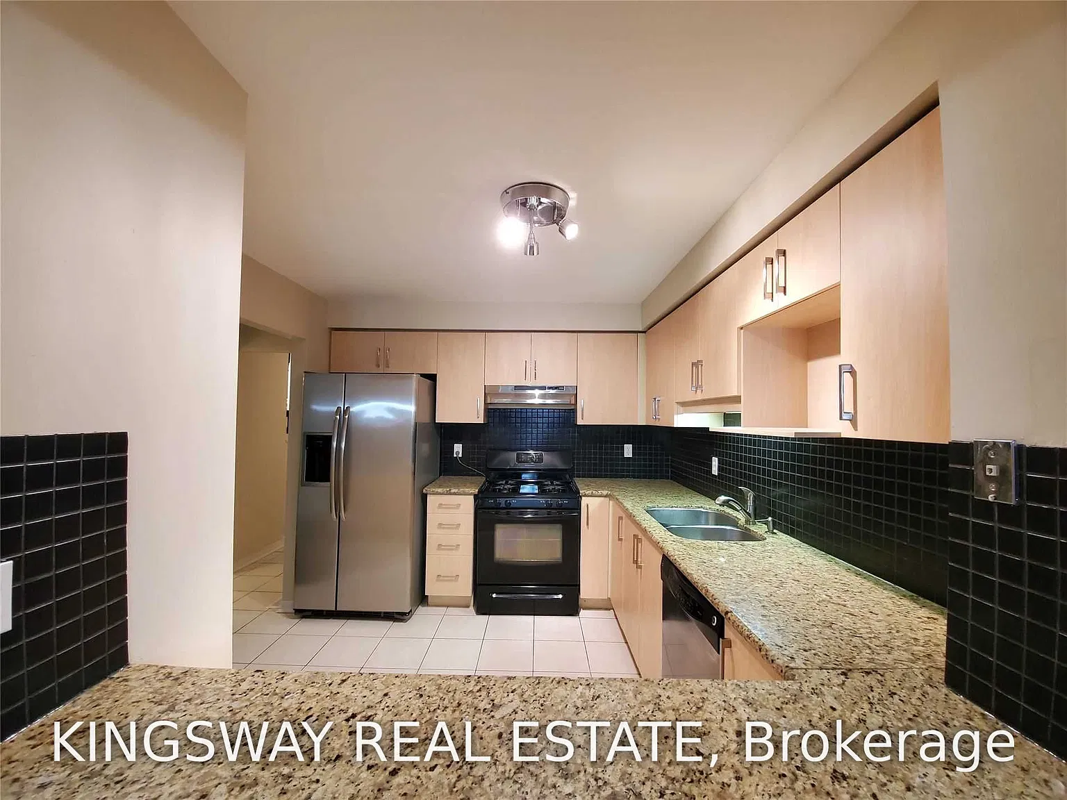 2955 Thomas St — Photo 2