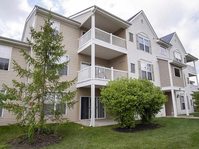 Brookside Park Apartments — Photo 11