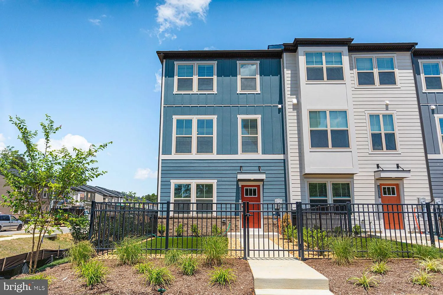 3 bed, 2.5 bath, 1500 sqft, $3,445 — Photo 1