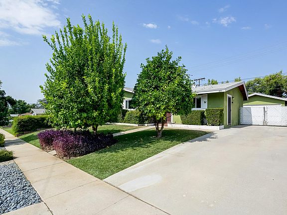 3rd image of 631 Hibiscus Dr