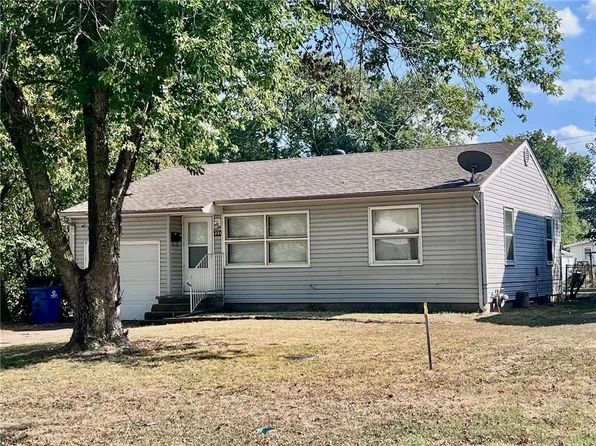 1221 W 1st St, Coffeyville, KS 67337