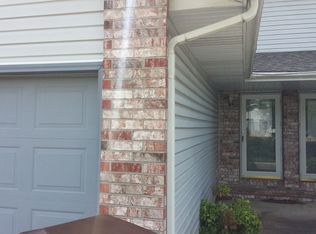 2745 S Malley Ct, Springfield, MO 65807