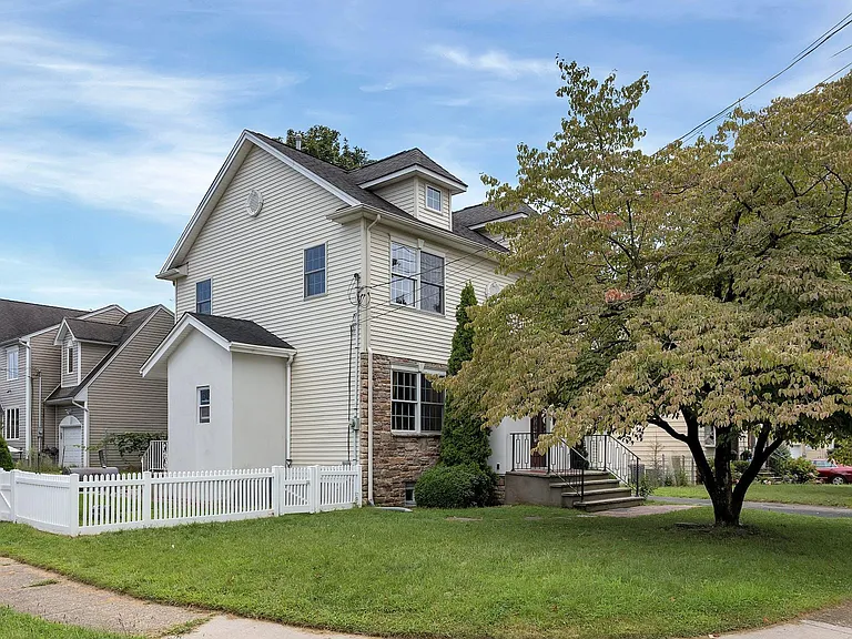 39-10 Berdan Ave — Photo 36