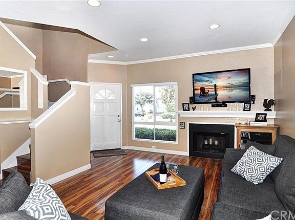 4th image of 230 Greenmoor #102