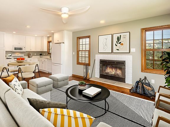 Bright & Open Concept - Virtually Staged