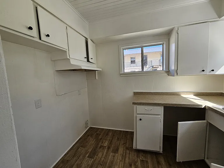 403 E 3rd St #405 — Photo 20
