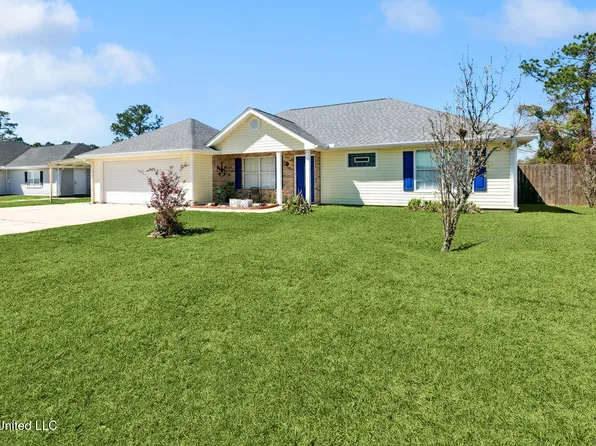 807 Kyle Cir, Waveland, MS 39576