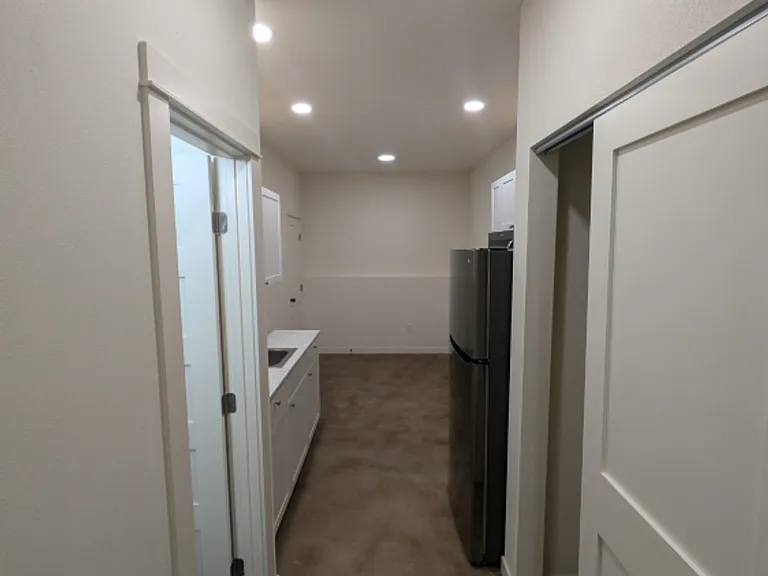 541 W Taylor Ave — Photo 9