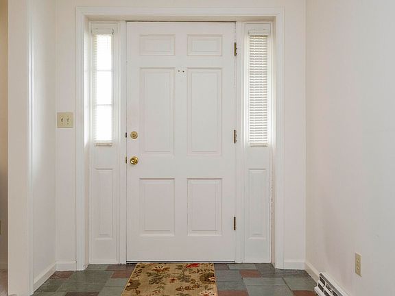 5th image of 105 Deepwood Dr