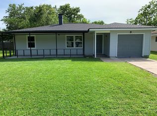 3121 Walnut St, Groves, TX 77619