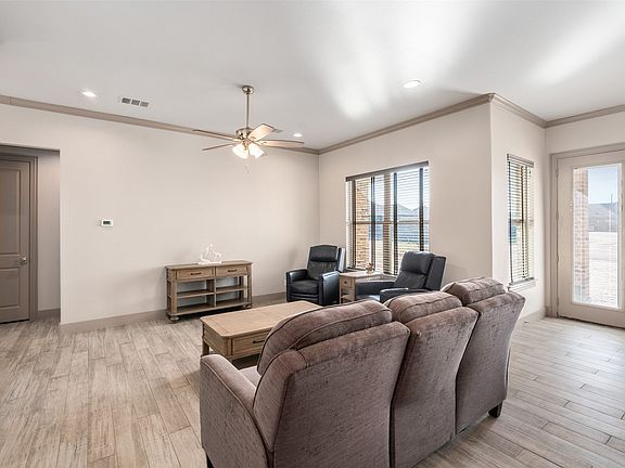5th image of 417 W Andrew Dr
