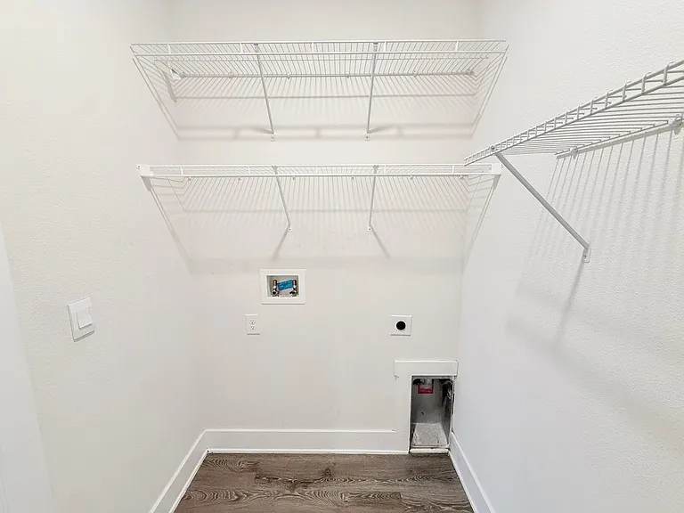 5733 Danbury Blvd — Photo 13
