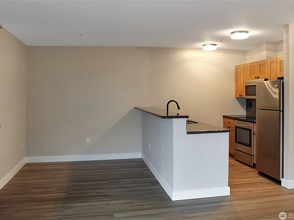 2nd image of 1610 Belmont Ave APT 609