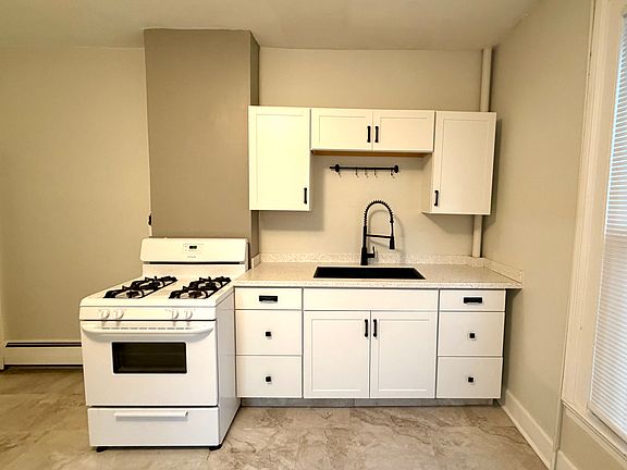 5th image of 140 Lawrence St #1