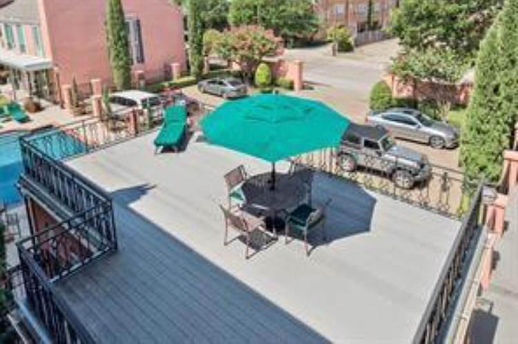 Sundeck above pool for sunbathing or just get fresh air and hang out.