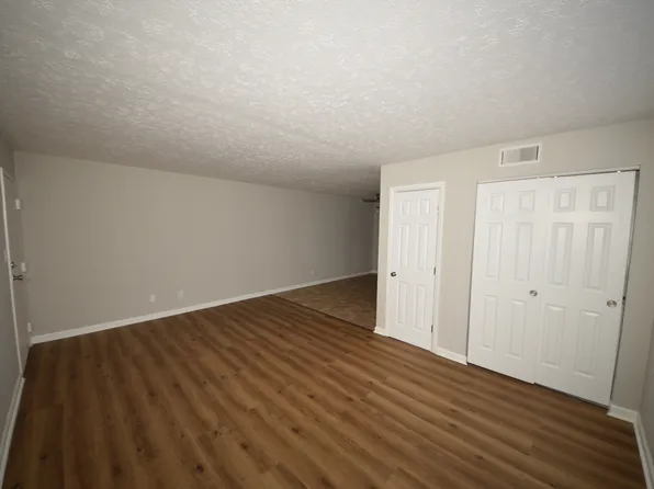 928 Ohio Pike, Cincinnati, OH