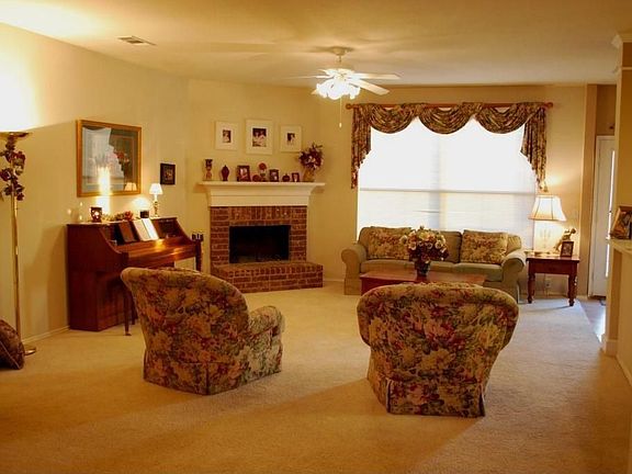 2nd image of 4010 Chinaberry Dr
