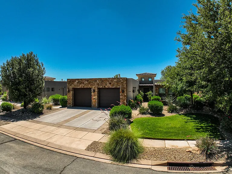 1359 W Shinnecock Cir — Photo 2
