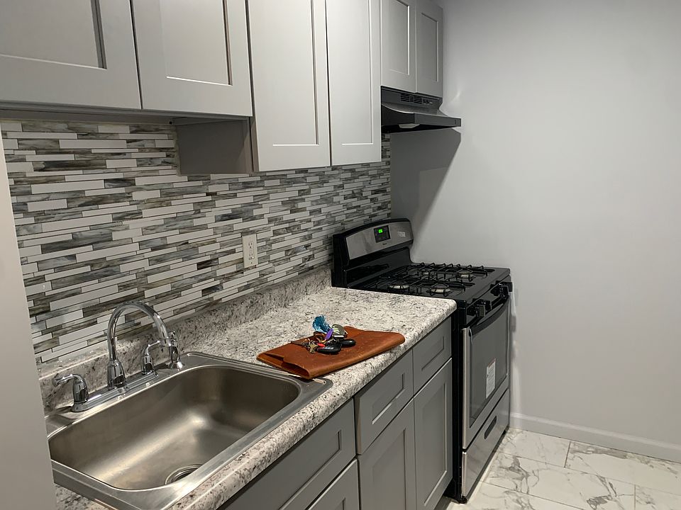 1st image of 425 Mount Prospect Ave APT 207