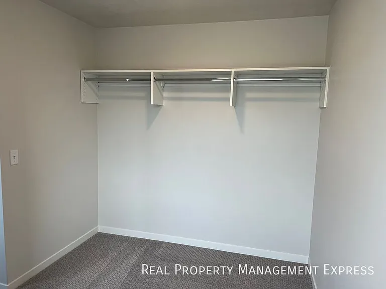 5516 S Huntwood Ave — Photo 17
