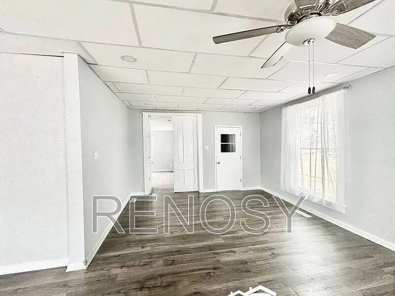 105 E 3rd Ave — Photo 11