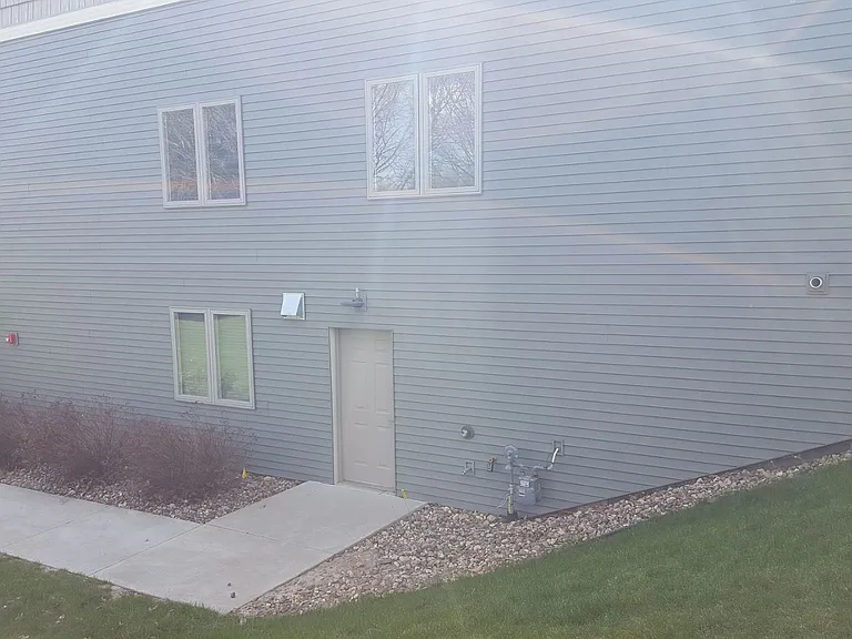Side entry; no stairs