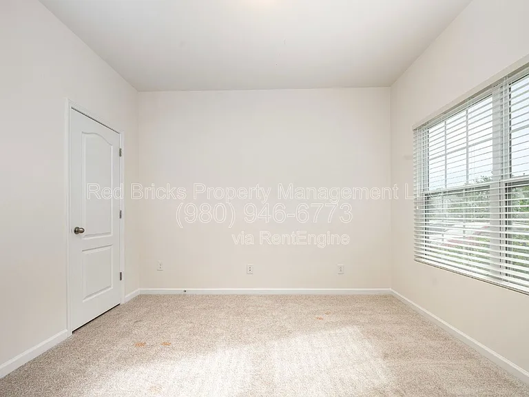 3530 Alister Ave SW — Photo 22
