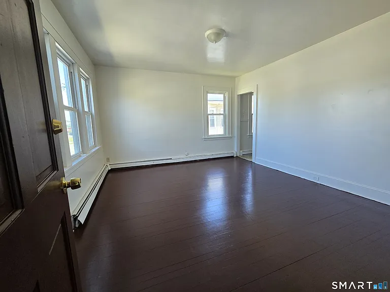 125 Hollister Ave — Photo 6